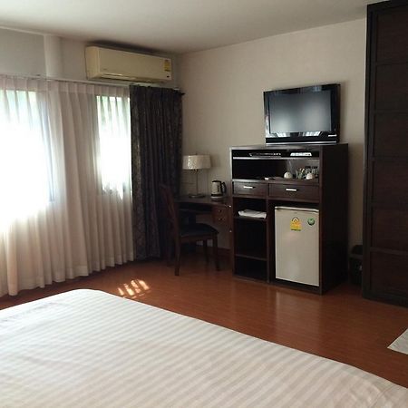 Coral Grand Place Bangkok Exterior photo