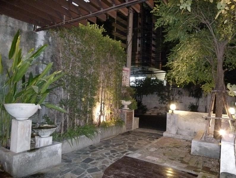 Coral Grand Place Bangkok Exterior photo