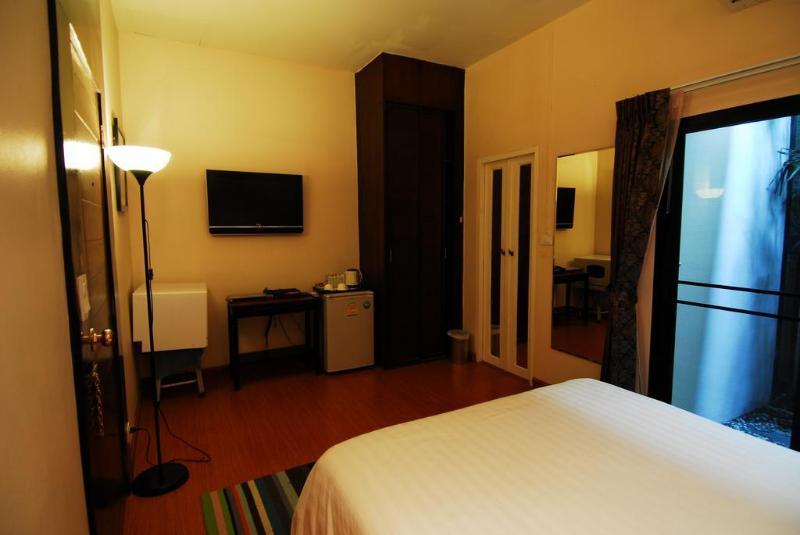 Coral Grand Place Bangkok Exterior photo